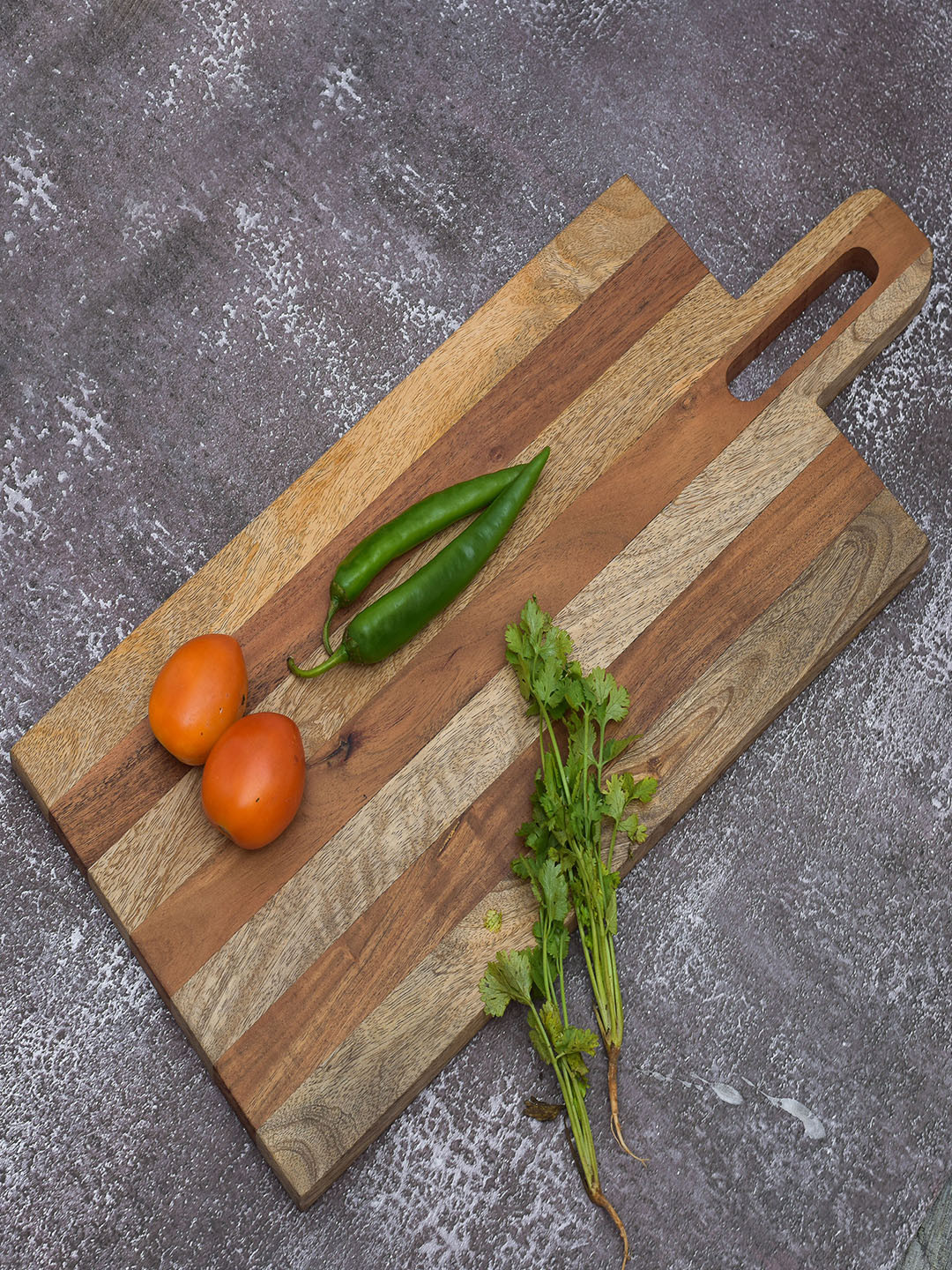 oggn Brown Natural Mixwood Length Cut Handle Chopping Board