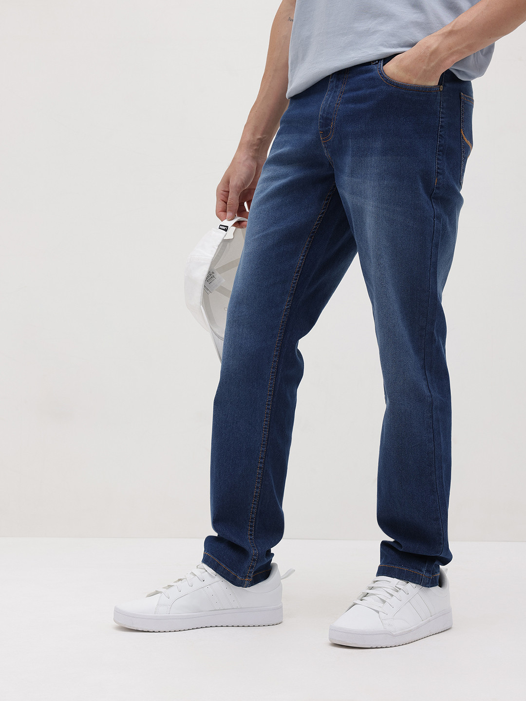 The Roadster Life Co. Men Slim Fit Mid-Rise Stretchable Jeans