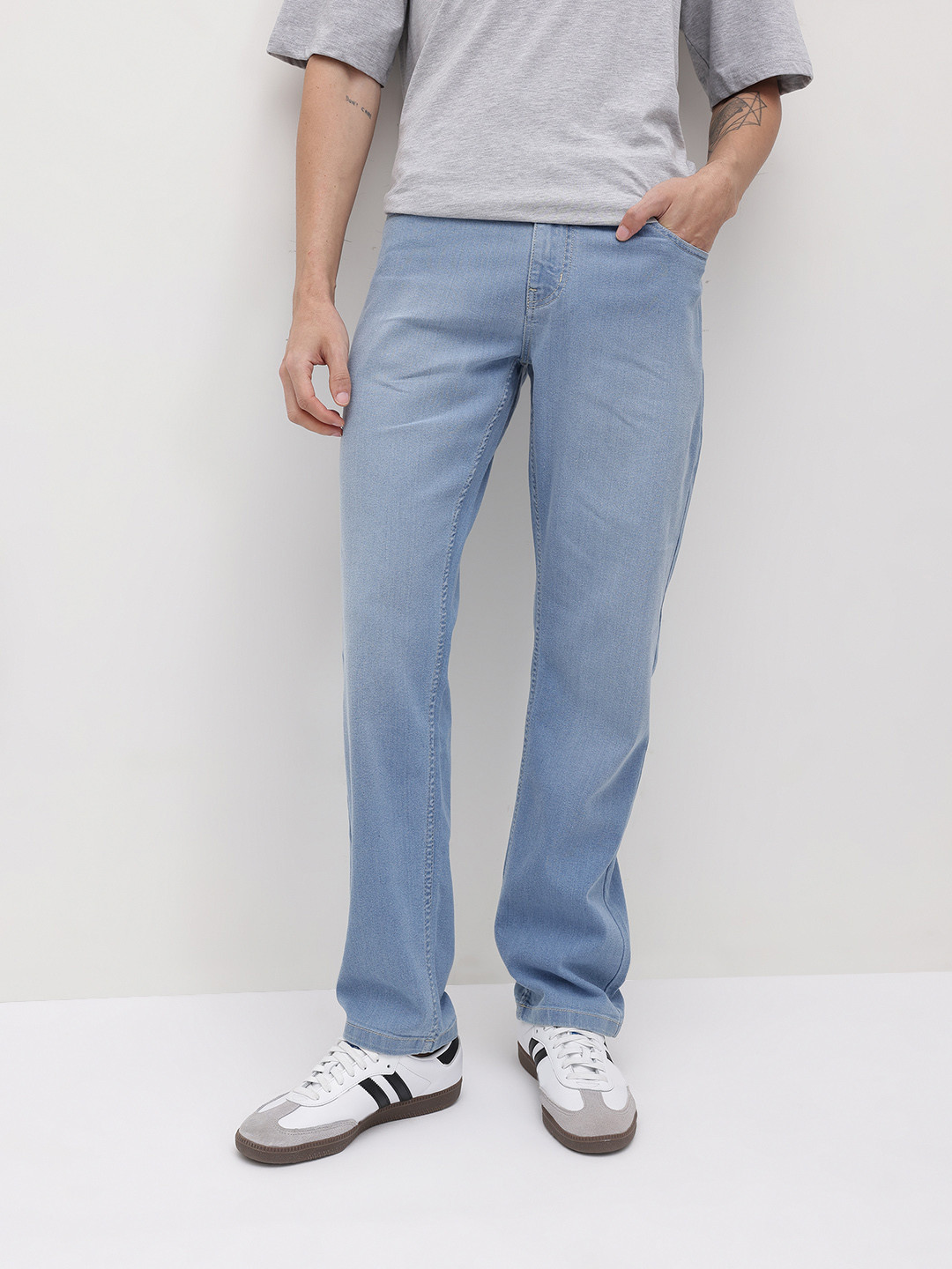 The Roadster Life Co. Men Slim Fit Mid-Rise Light Fade Stretchable Jeans