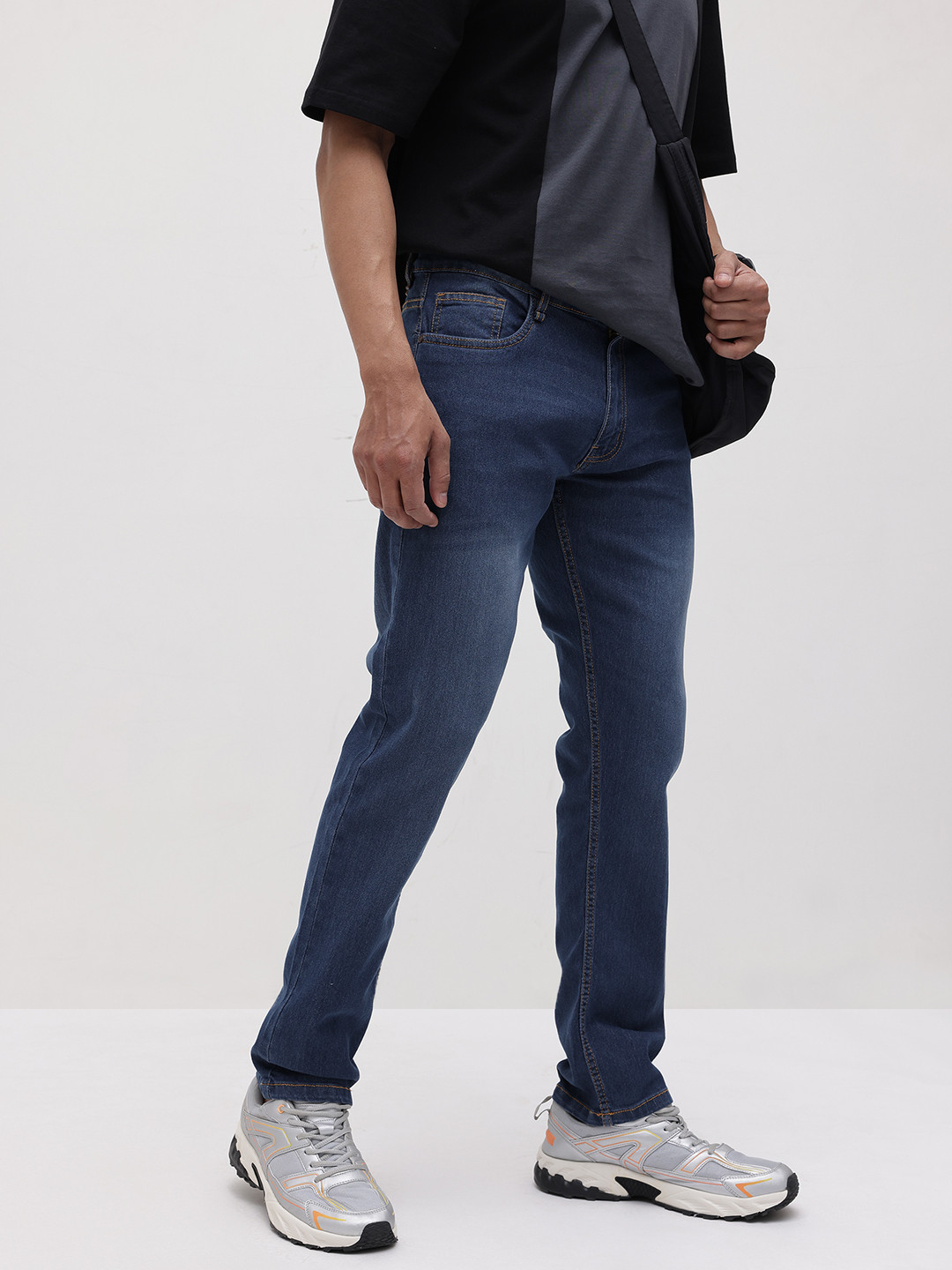 The Roaster Life Co. Men Slim Fit Mid-Rise Light Fade Stretchable Jeans