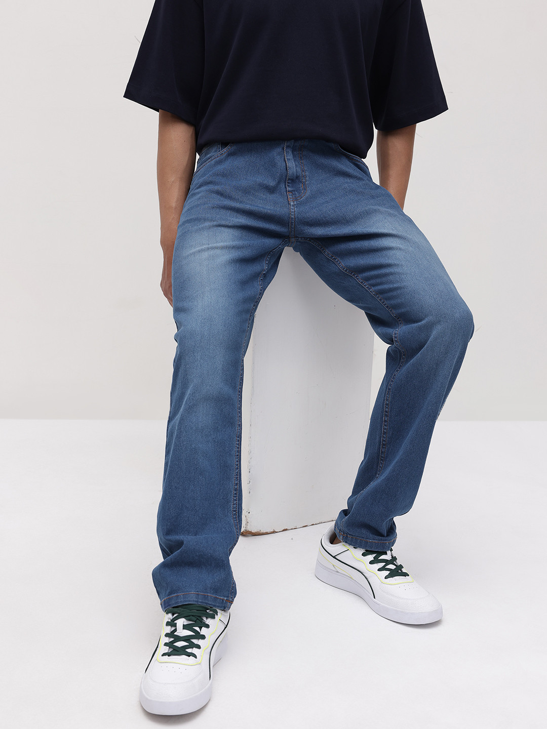 The Roadster Life Co. Men Relaxed Fit Light Washed Jeans