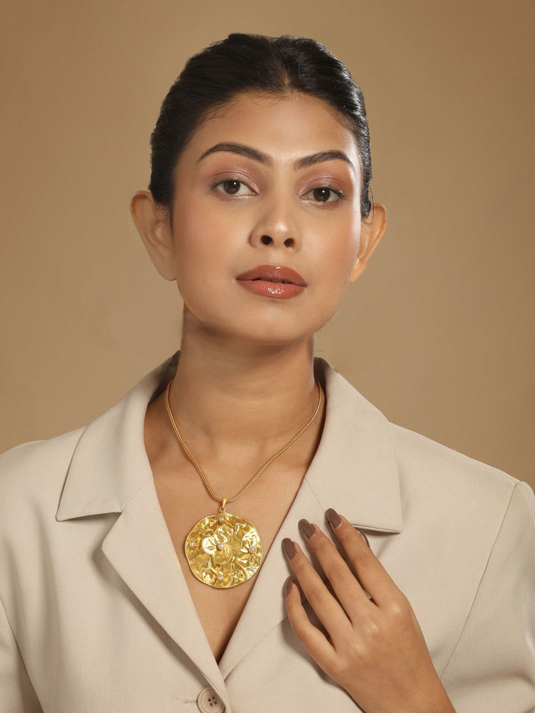 Nuyug  18K Gold-Plated Pearl Embellished Minimal Chain Textured Floral Pendant Necklace