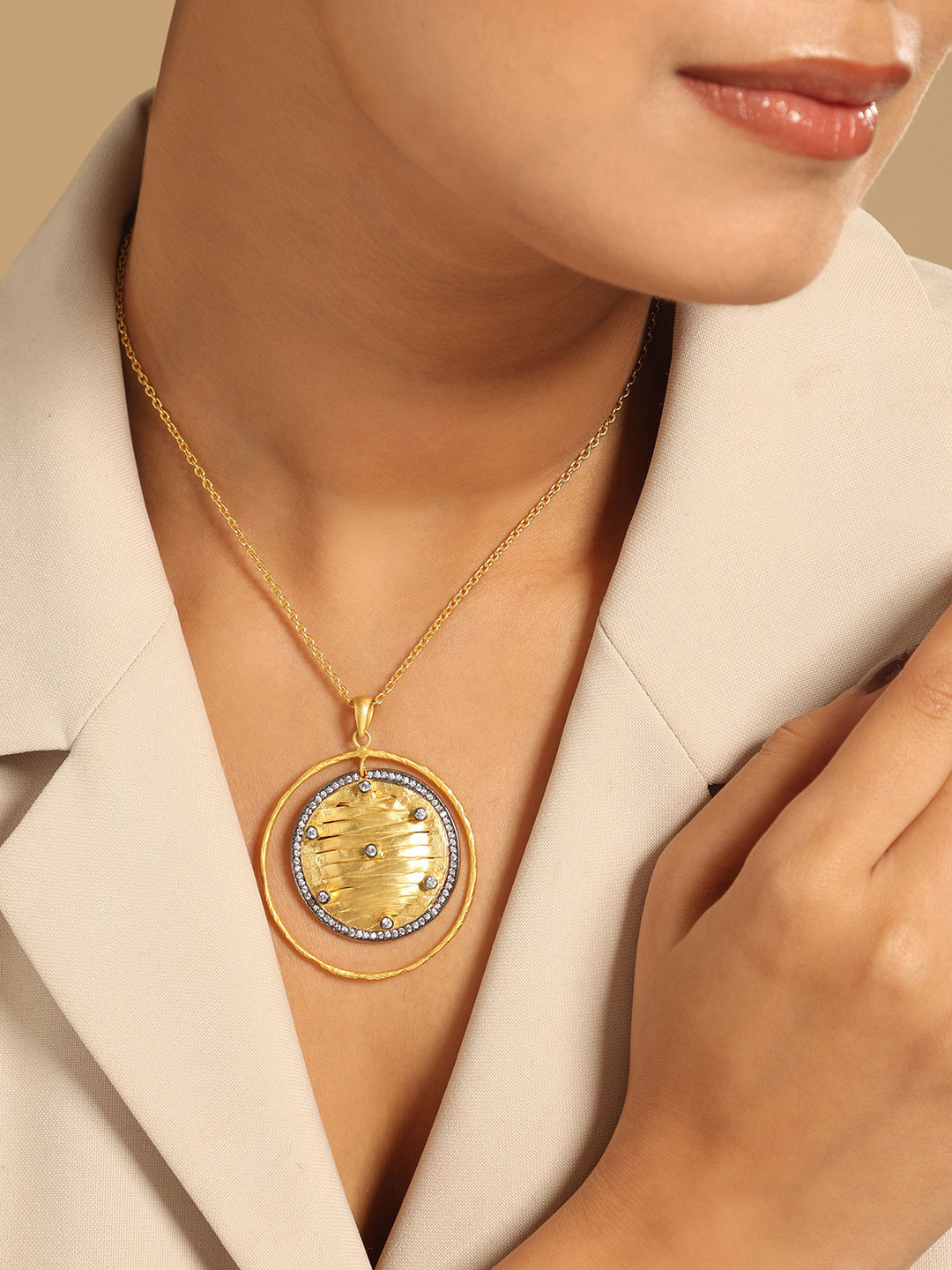 Nuyug  18K Gold-Plated Zircon Studded Minimal Chain Textured Surface Pendant Necklace