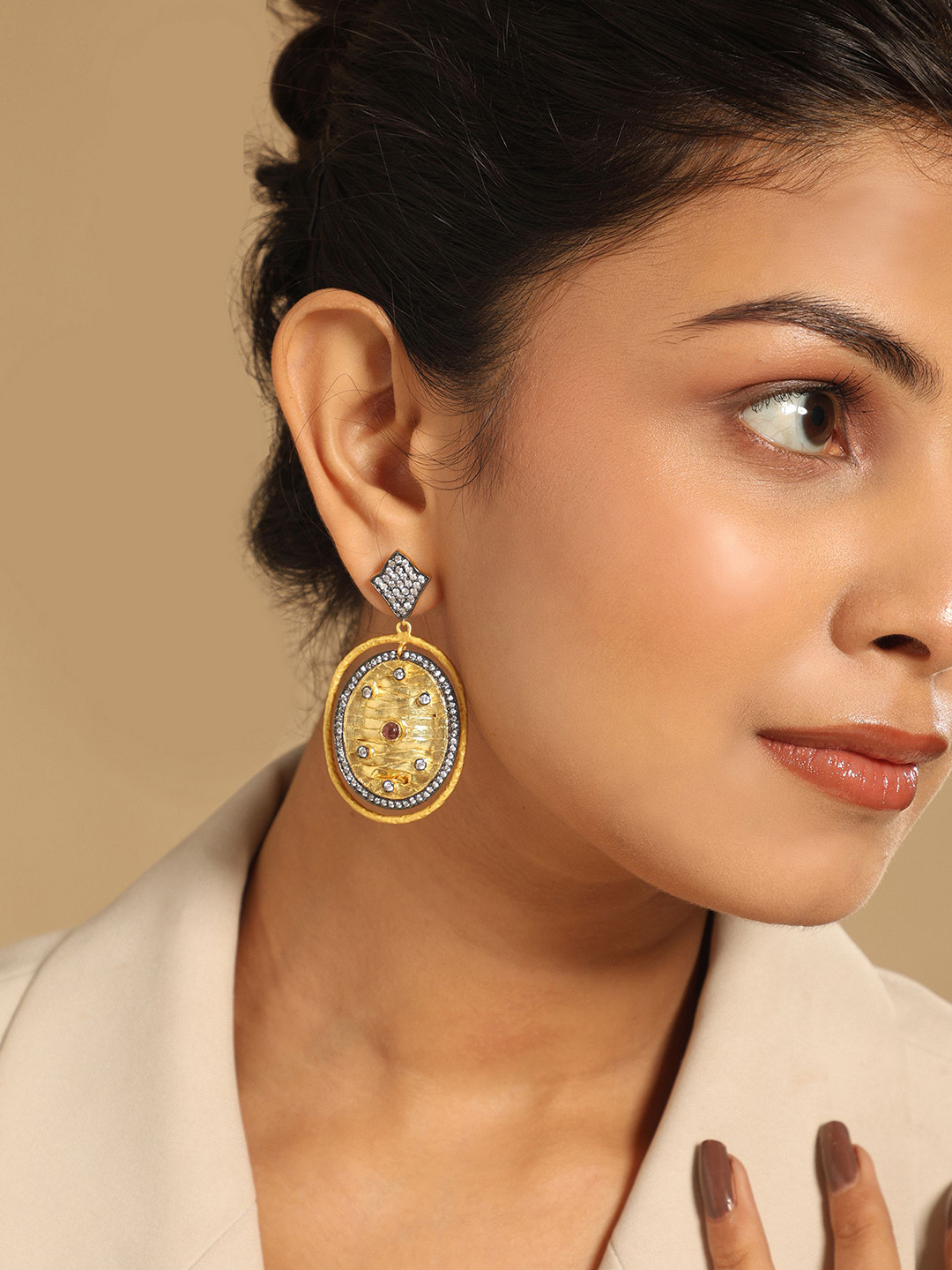 Nuyug  18k Gold-Plated American Diamonds Studded Contemporary Shaped Dnagler Earrings