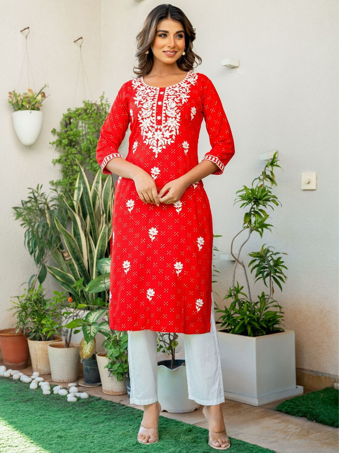 PRETTY PALLU Floral Embroidered Round Neck Straight Kurta