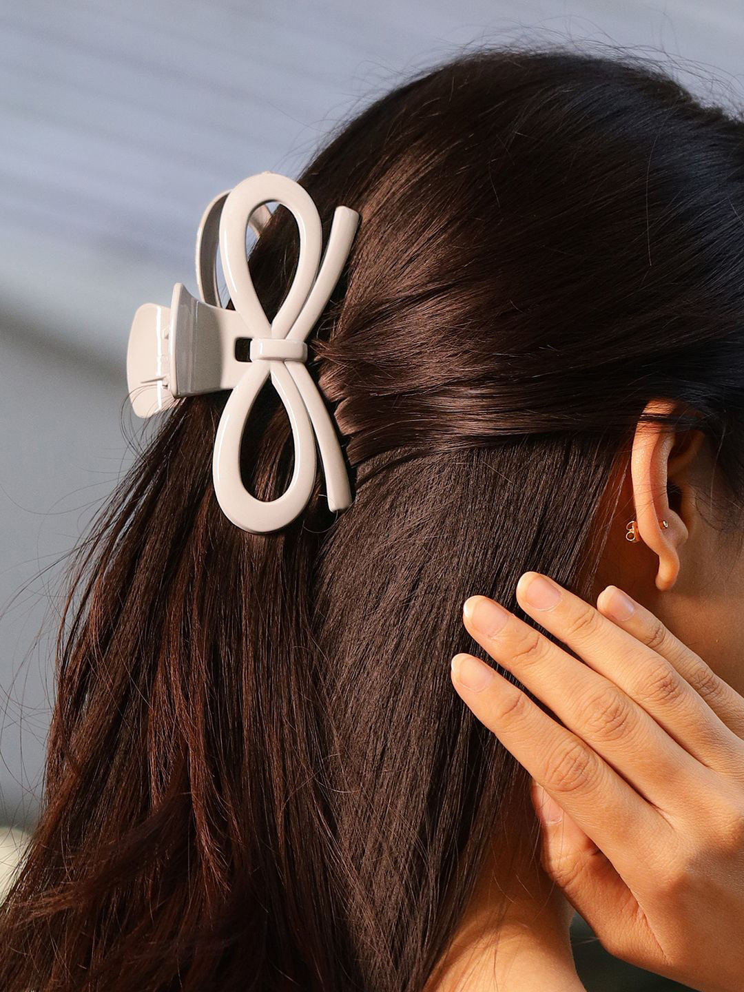 Rubans White Bow Shaped Matte Finish Hair Claw Clip