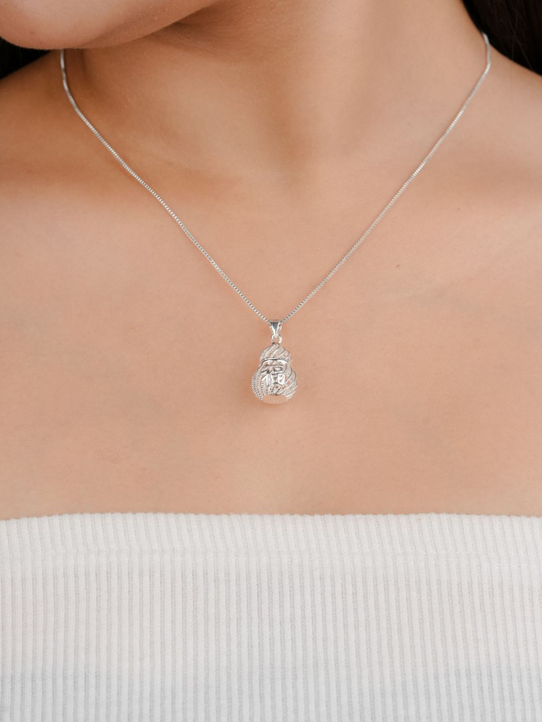 Zeraki Jewels Silver-Plated Pendant With Chain