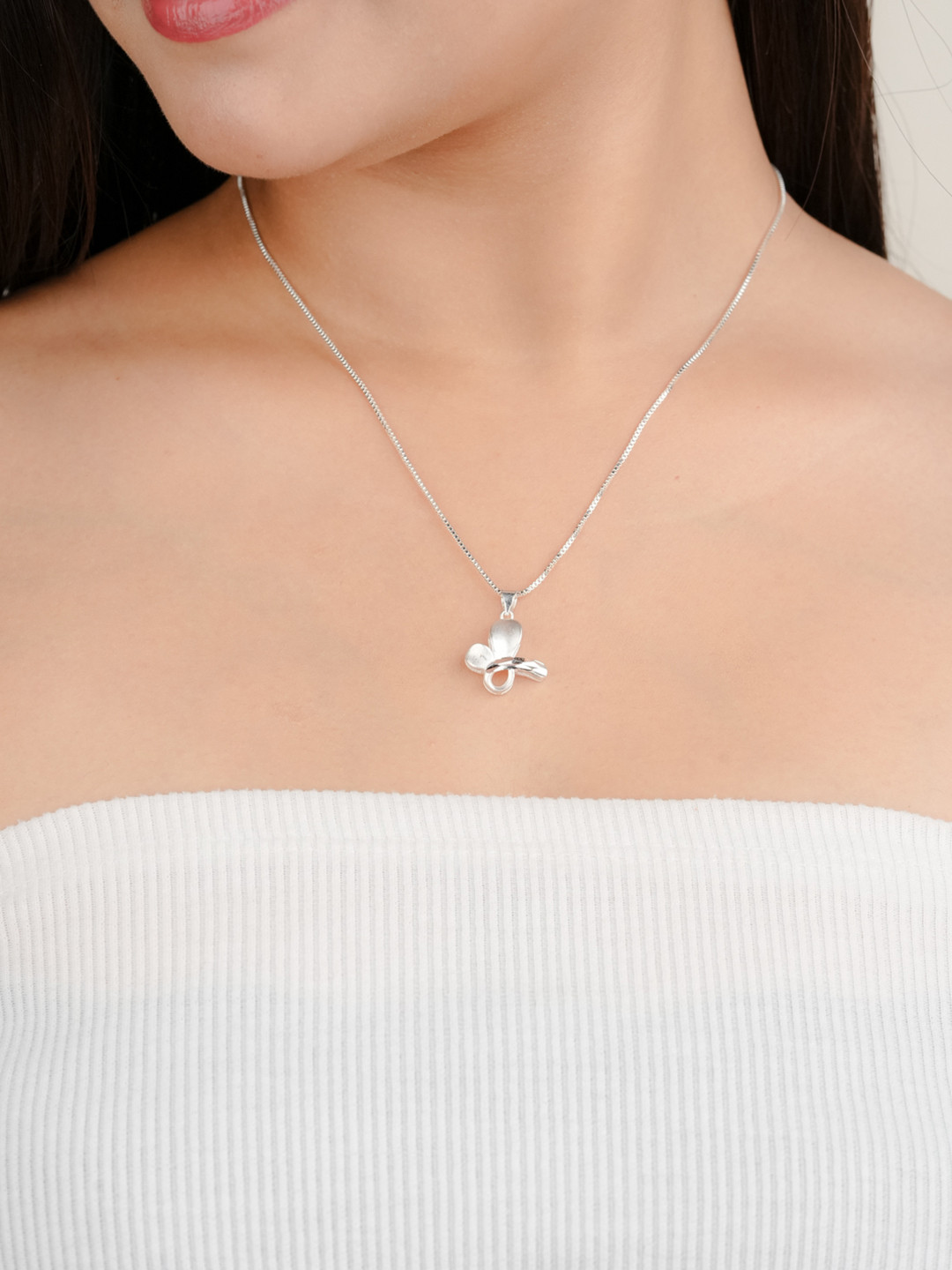 Zeraki Jewels Silver-Plated Floral Pendants With Chains