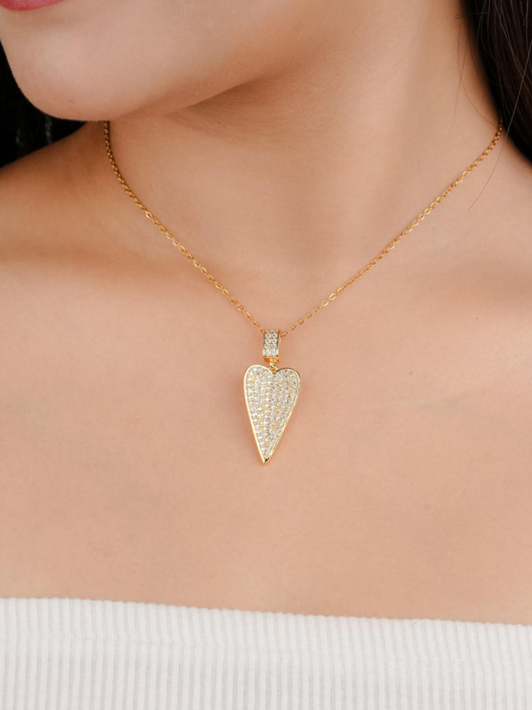 Zeraki Jewels Gold-Plated Feather Shaped Pendants With Chains