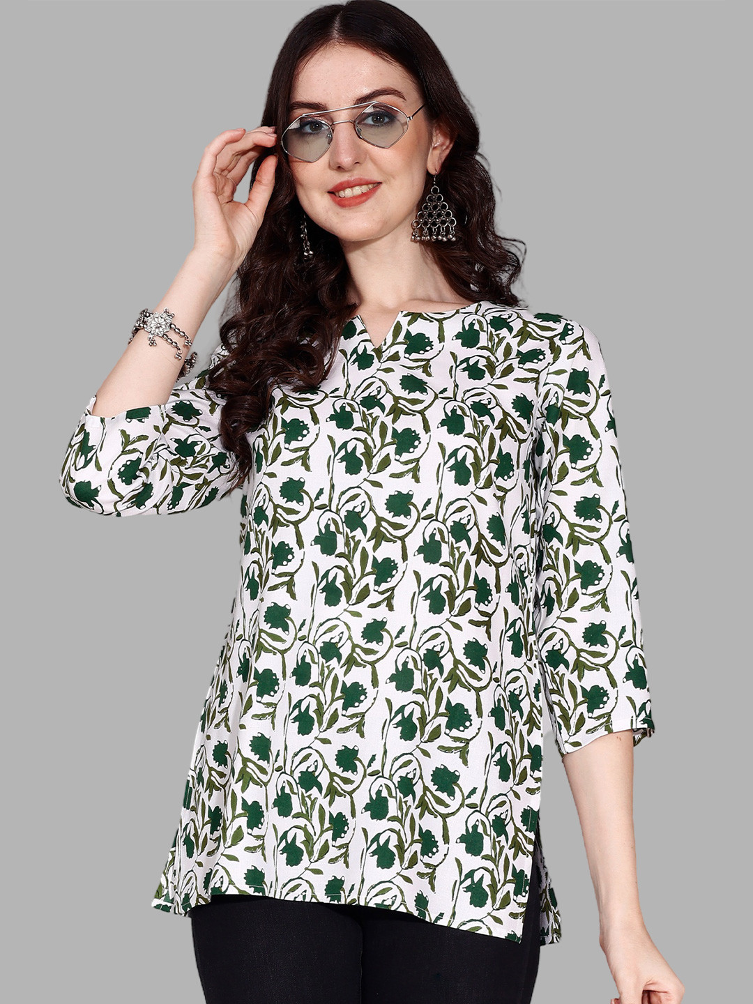 SANGOURI Floral Printed Round Neck Ethnic Short Kurti