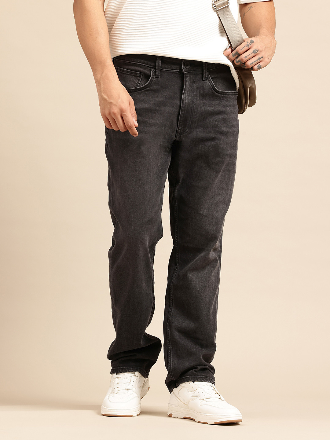 United Colors of Benetton Men Mid-Rise Light Fade Comfort Fit Stretchable Boomerang Jeans