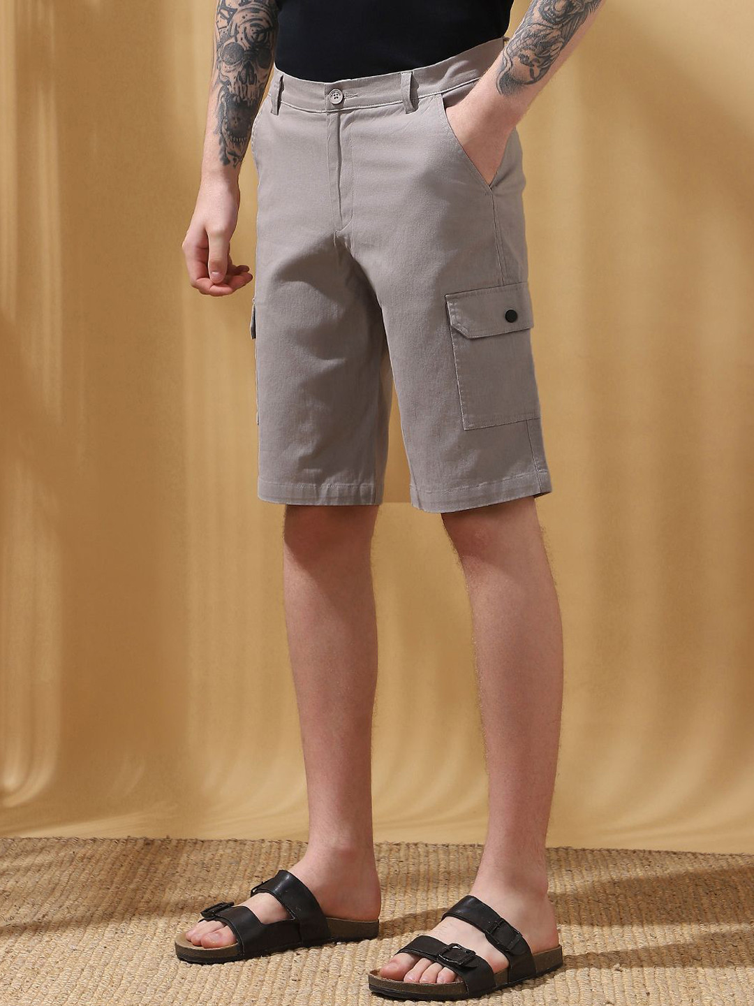 Dennis Lingo Knee Length Mid Rise Cotton Cargo Shorts