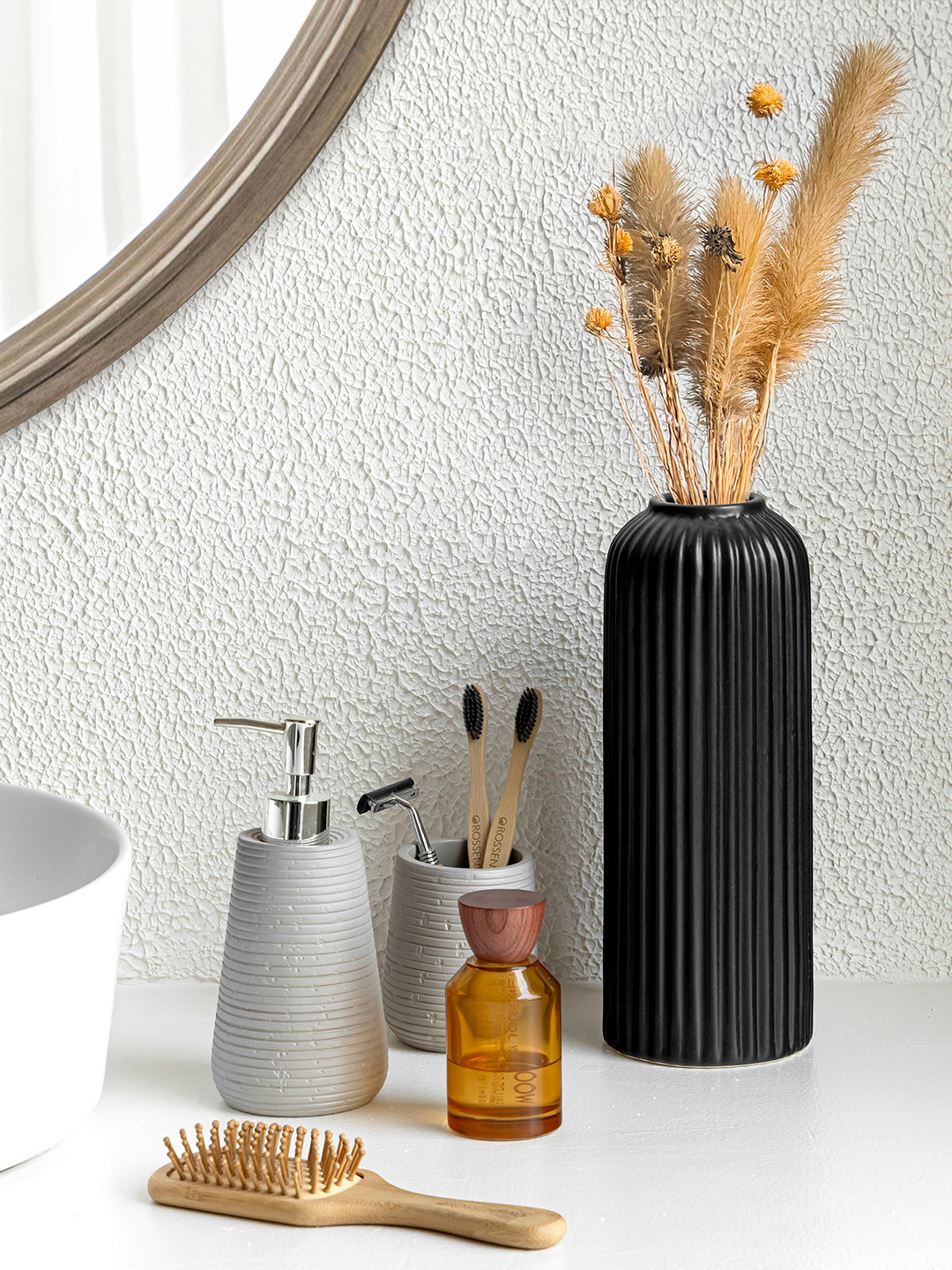 Claymistry Black Fluted Ceramic Flower Vase