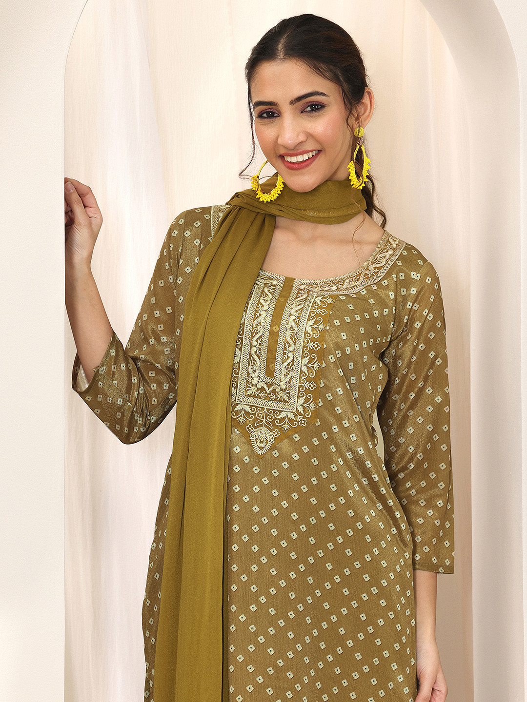 Libas Bandhani Printed Scoop Neck Thread Work Straight Kurta With Trouser & Dupatta