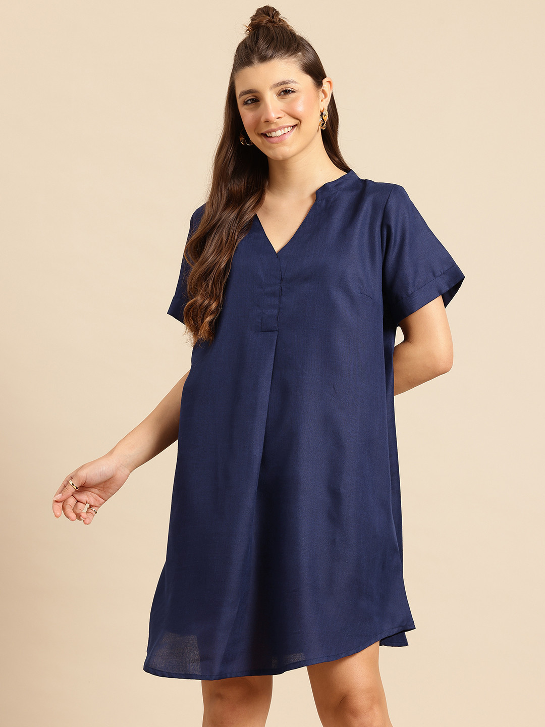 Qurvii Solid Mandarin Collar Boxy Dress