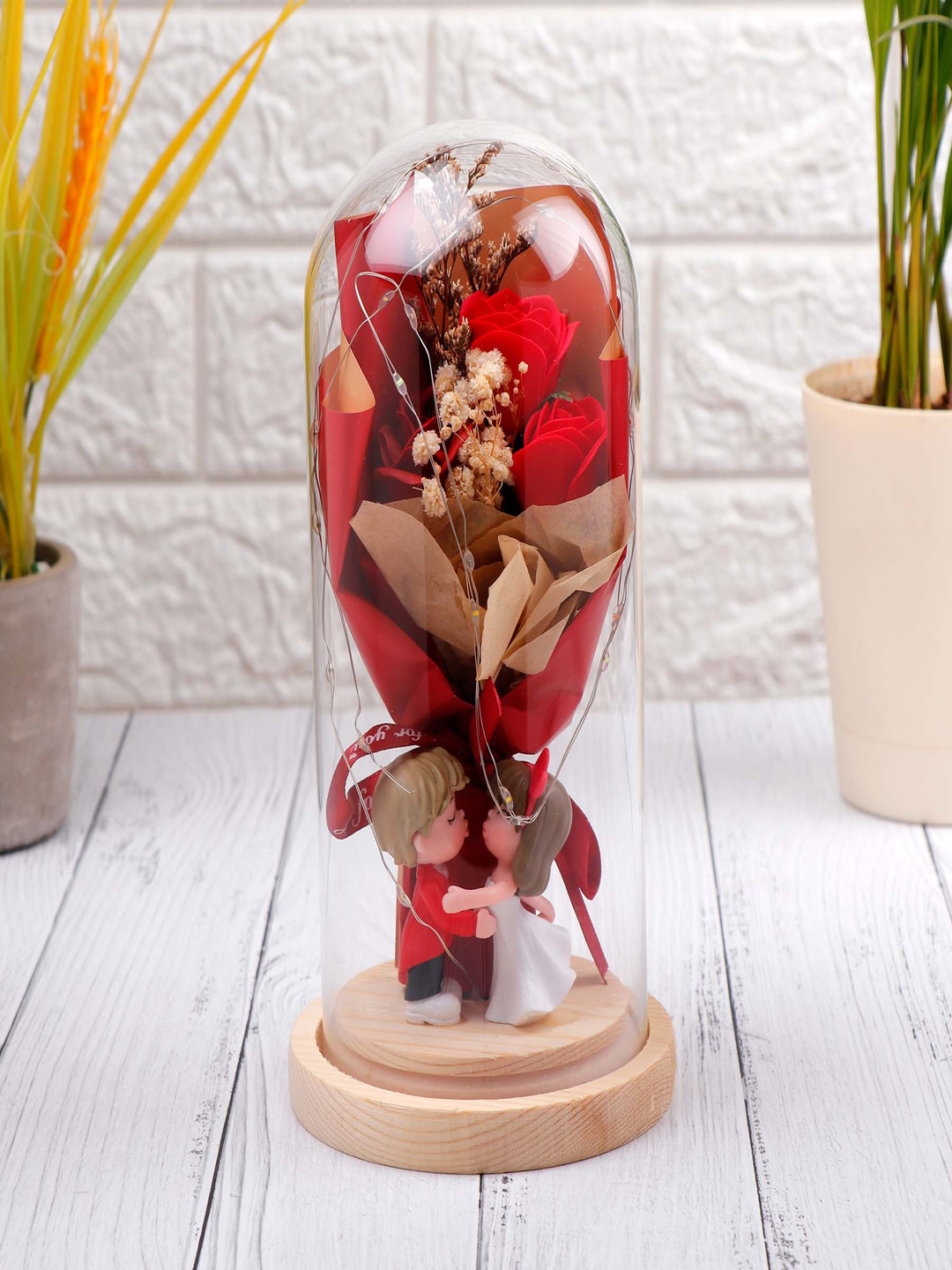 Archies Kiss Of Love Brown Glass Glossy Living Room Medium Showpiece - 2.8 Inches