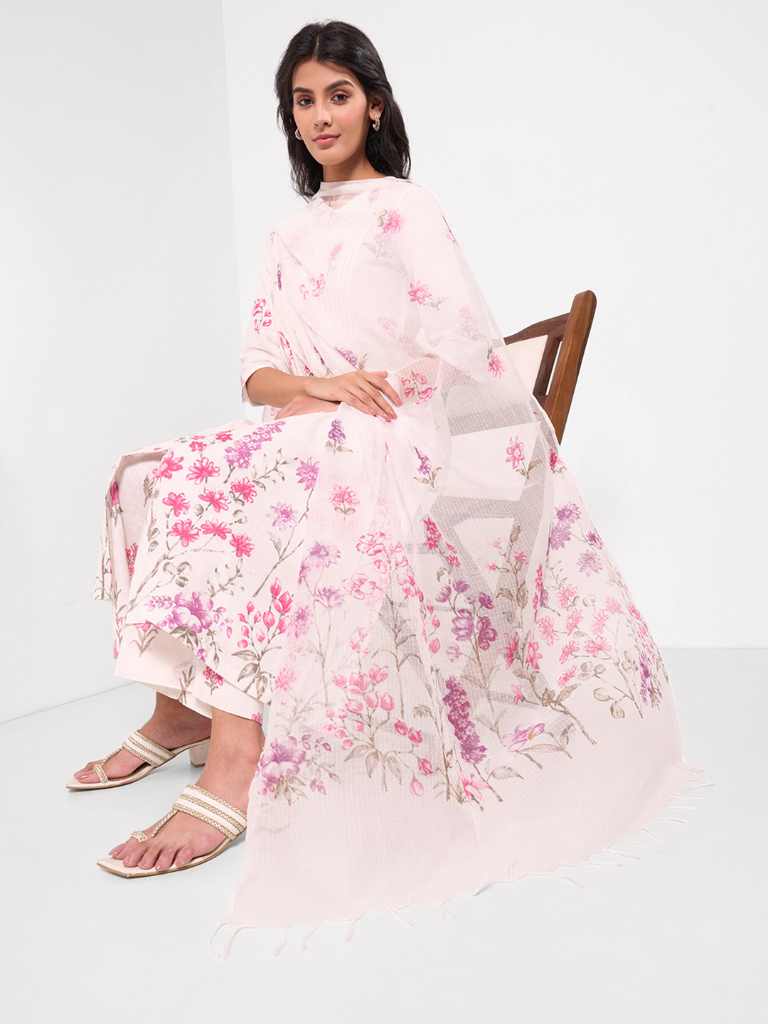 RANGMANCH BY PANTALOONS Floral Printed Dupatta With Tasselled Border