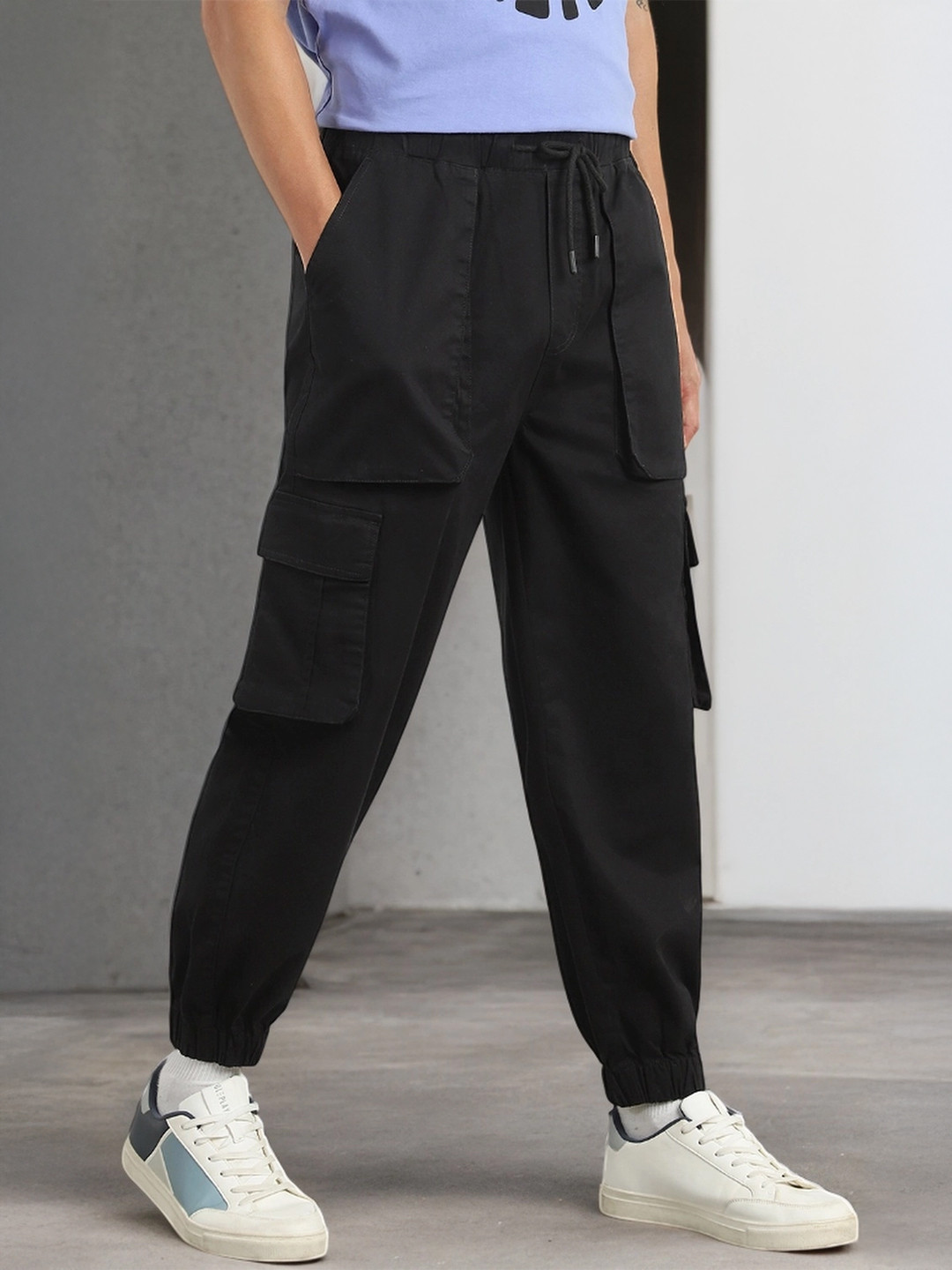 NOBERO Men Relaxed  Oversized Woven Cargo Pants