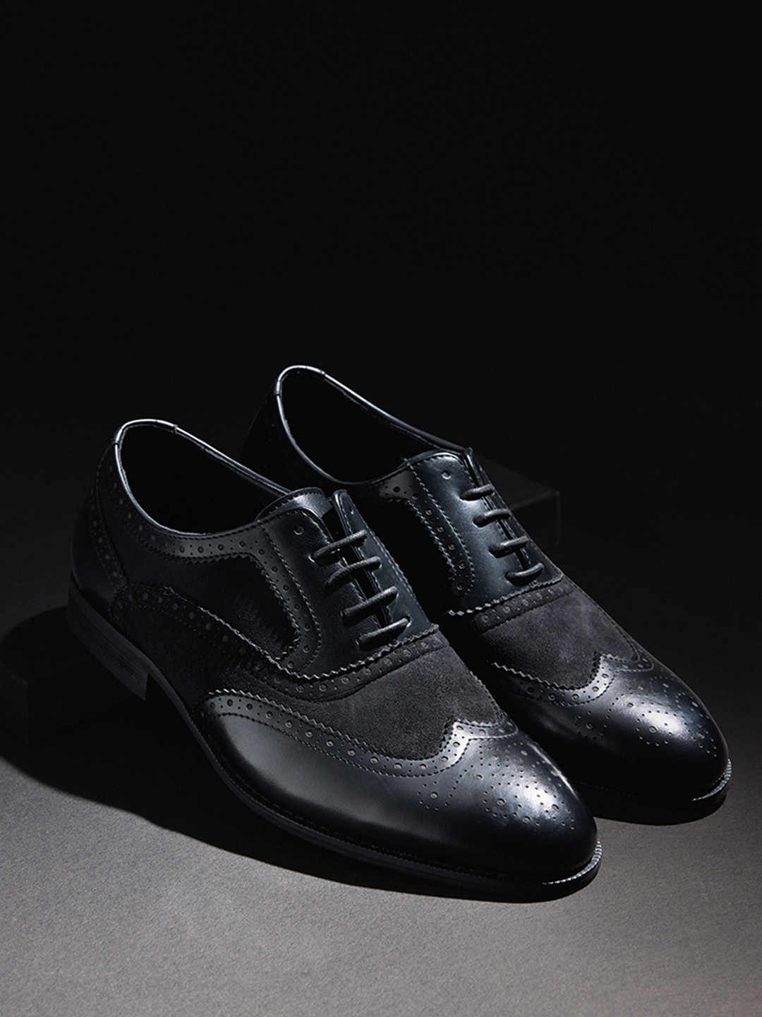 Snitch  Men Black Textured Oxford Formal Shoes