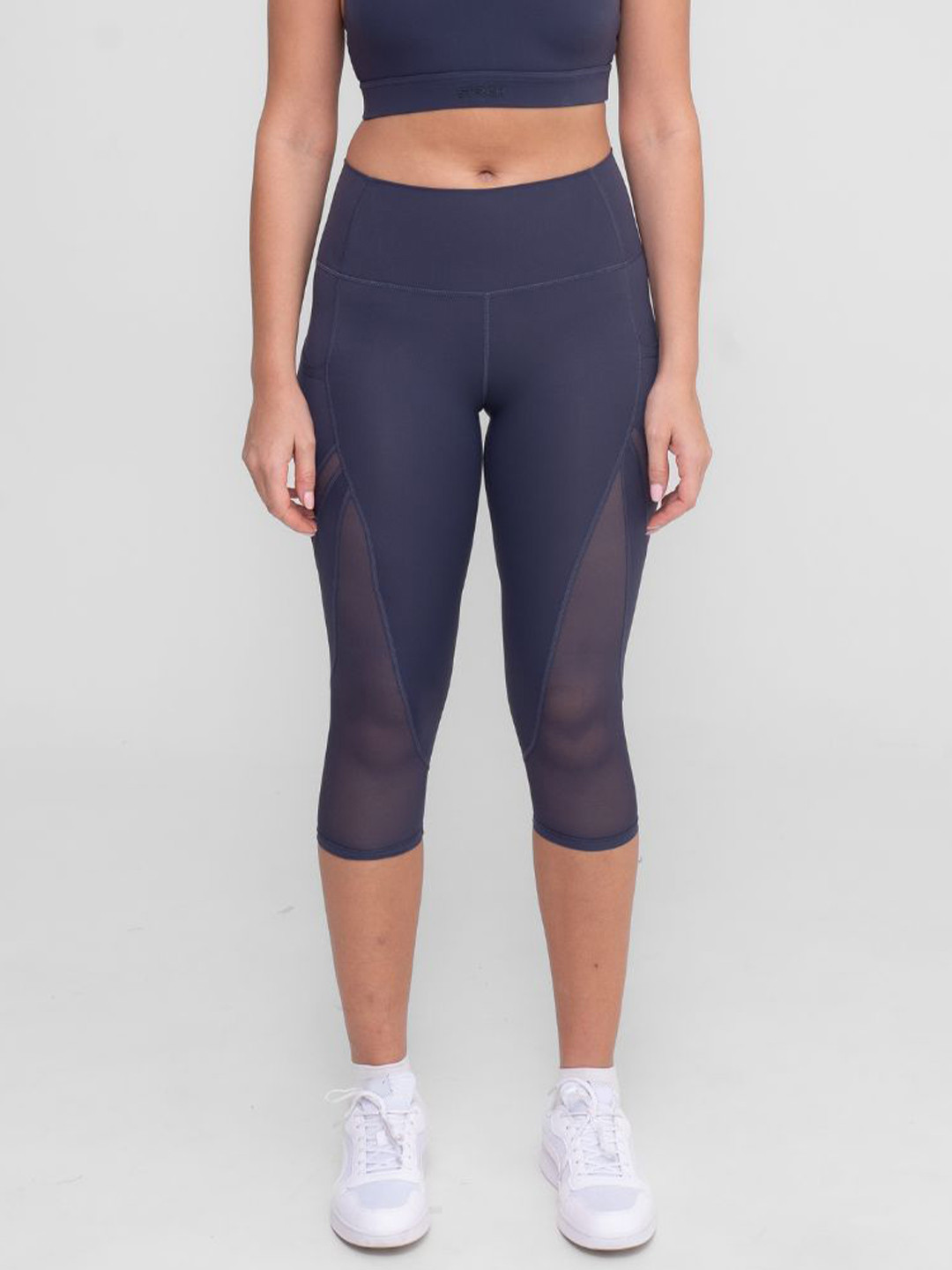 STRCH Women Training or Gym Three-Fourth Length Tights