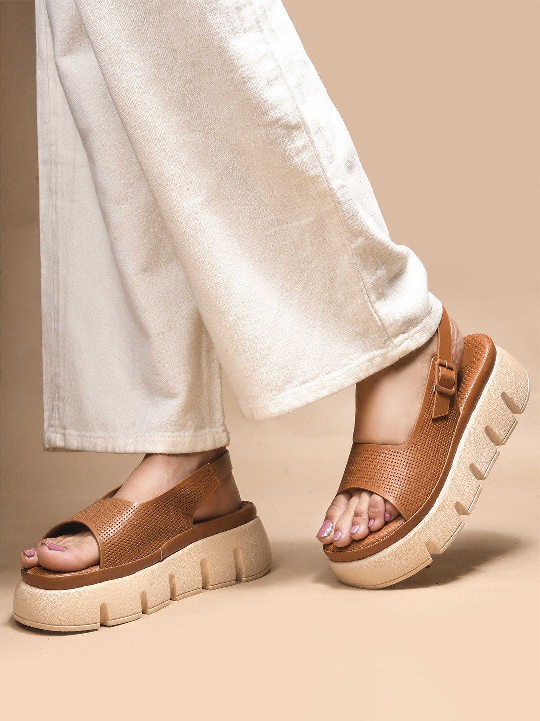 SHUZ TOUCH Women Chunky Textured Sandals