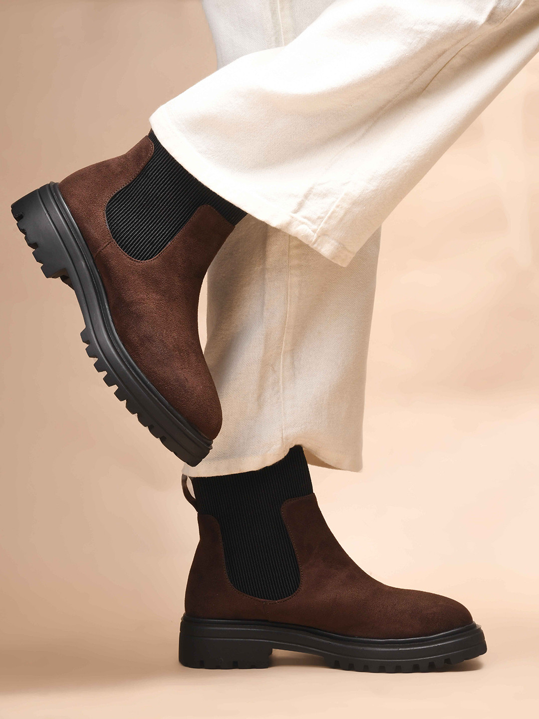 SHUZ TOUCH Women Round Toe Chelsea Boots