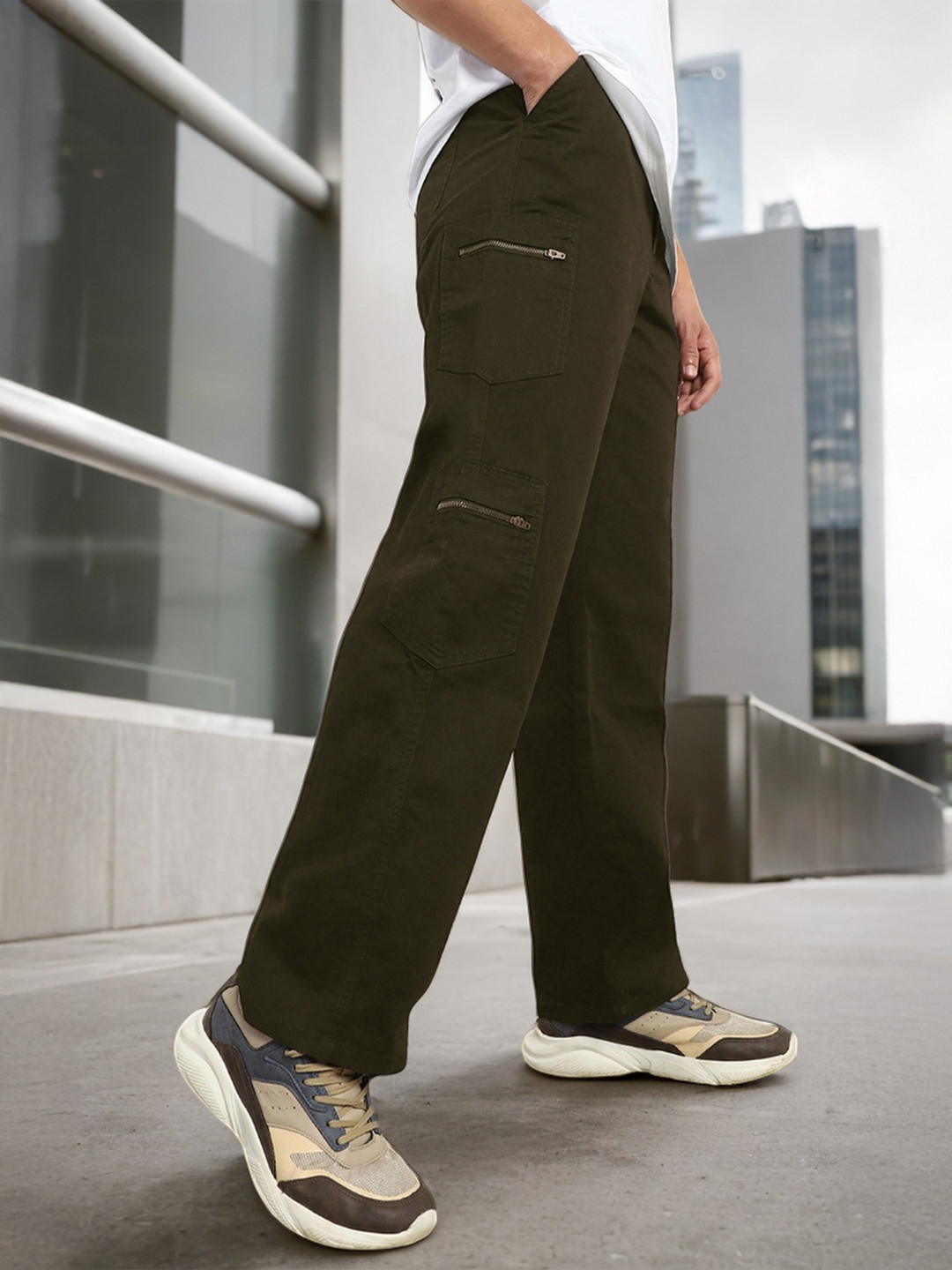 NOBERO Men Straight Fit Zipper Woven Cargo Pants