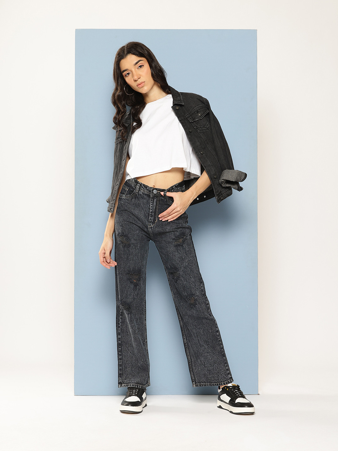 Aarika Women Mildly Distressed Acid Wash Jeans