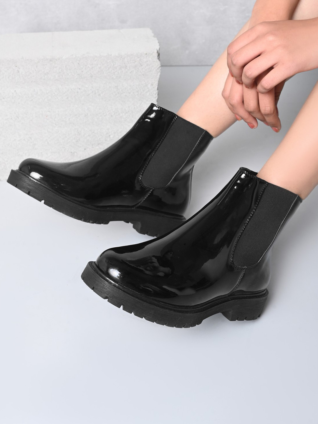 San Frissco Women Glossy Block-Heeled Chelsea Boots