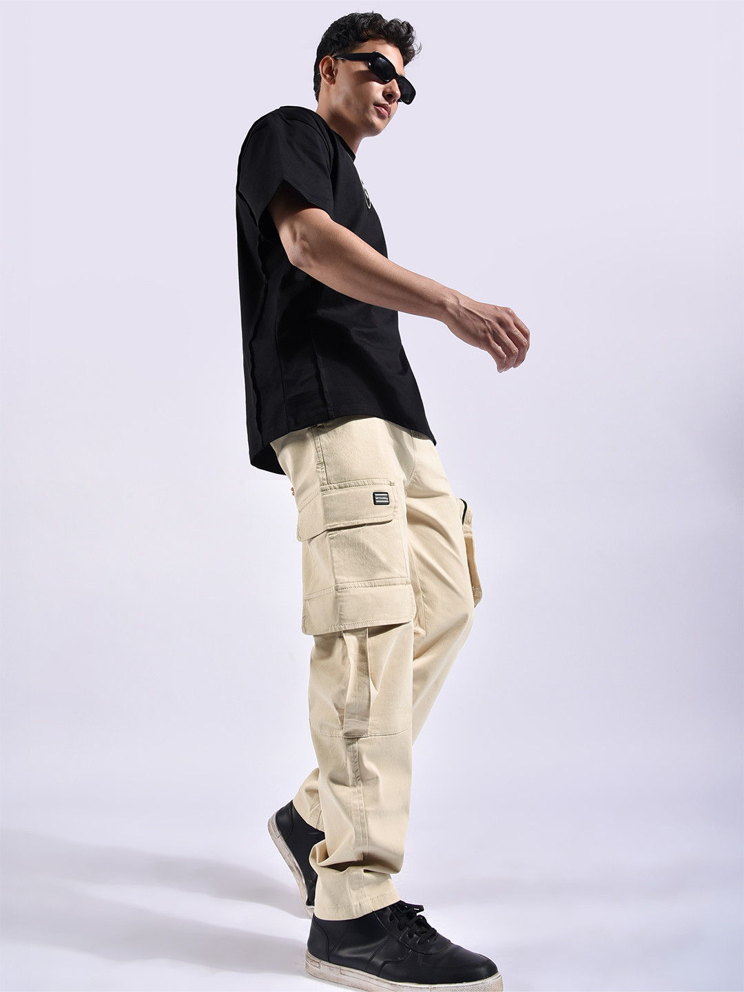 Beyoung Men Relaxed Wrinkle Free Cargos Trousers