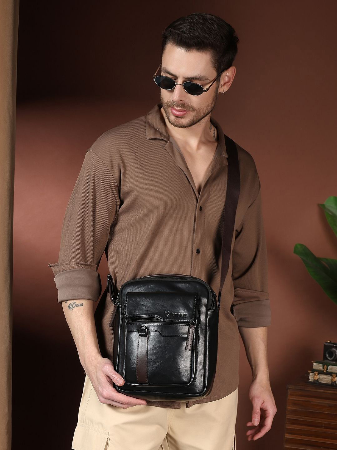 VISMIINTREND Men Sling Cross Body Bag