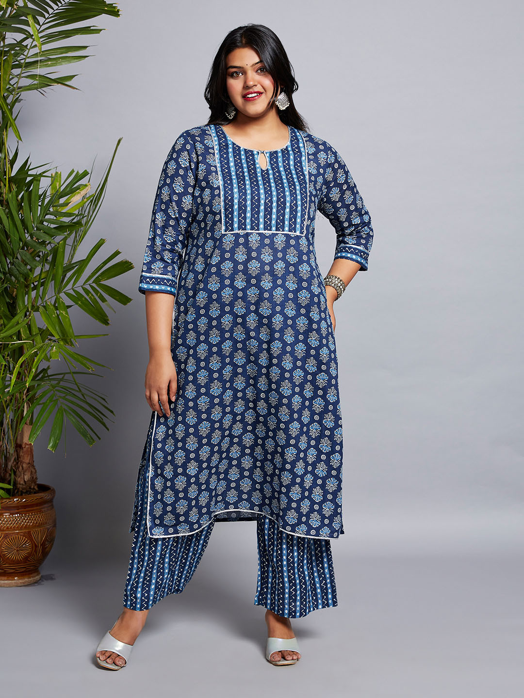 Globus Gloplus Keyhole Neck Floral Print Gotta Lace Straight Plus Size Kurta & Pants Set