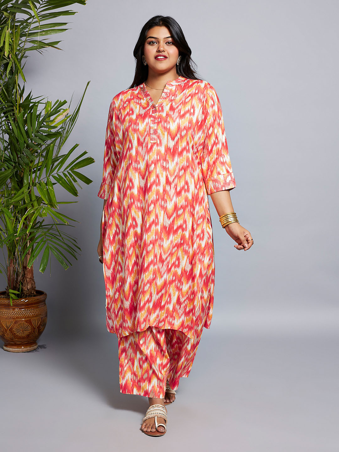 Globus Gloplus Mandarin Neck Chevron Print Zari Straight Plus Size Kurta & Pants Set