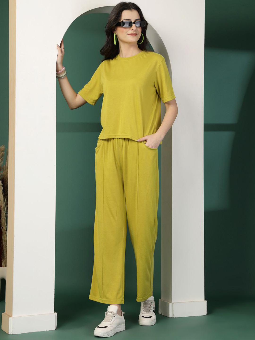 Chemistry Round Neck T-Shirt With Trosuers