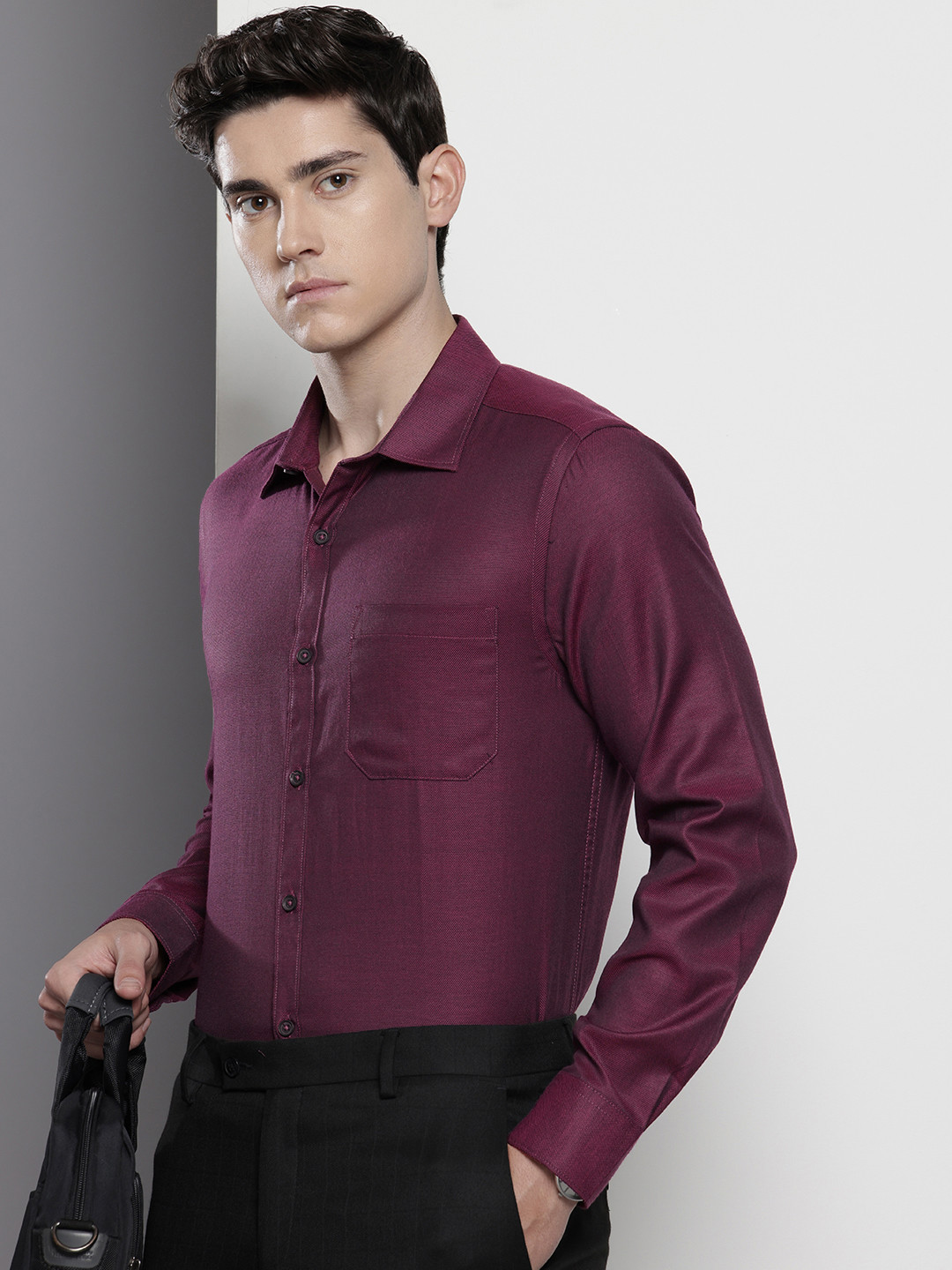 The Indian Garage Co Men Slim Fit Solid Cutaway Collar Full Sleeve Formal Shirt
