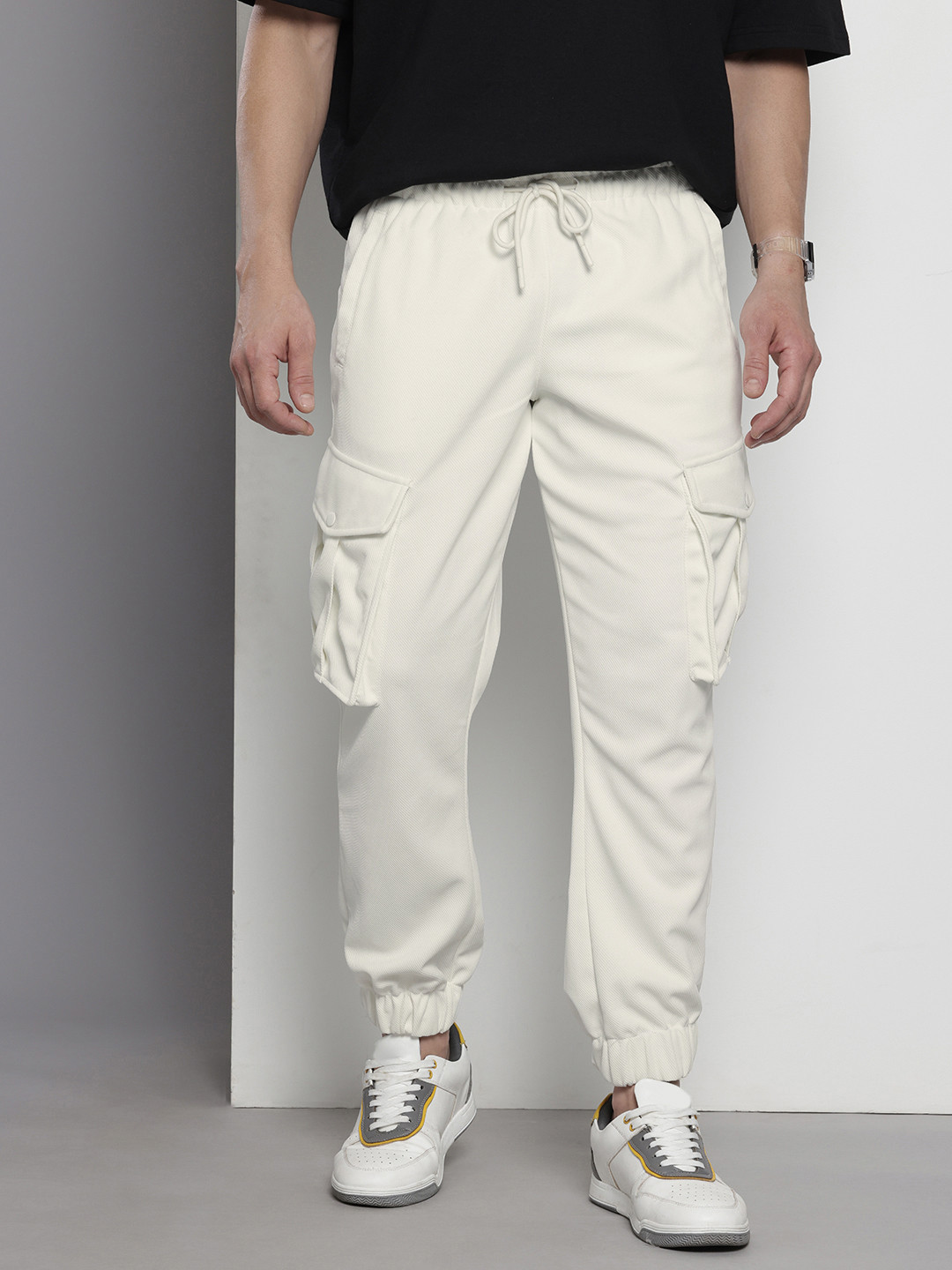 The Indian Garage Co Men Textured Relaxed Fit Cargo Joggers
