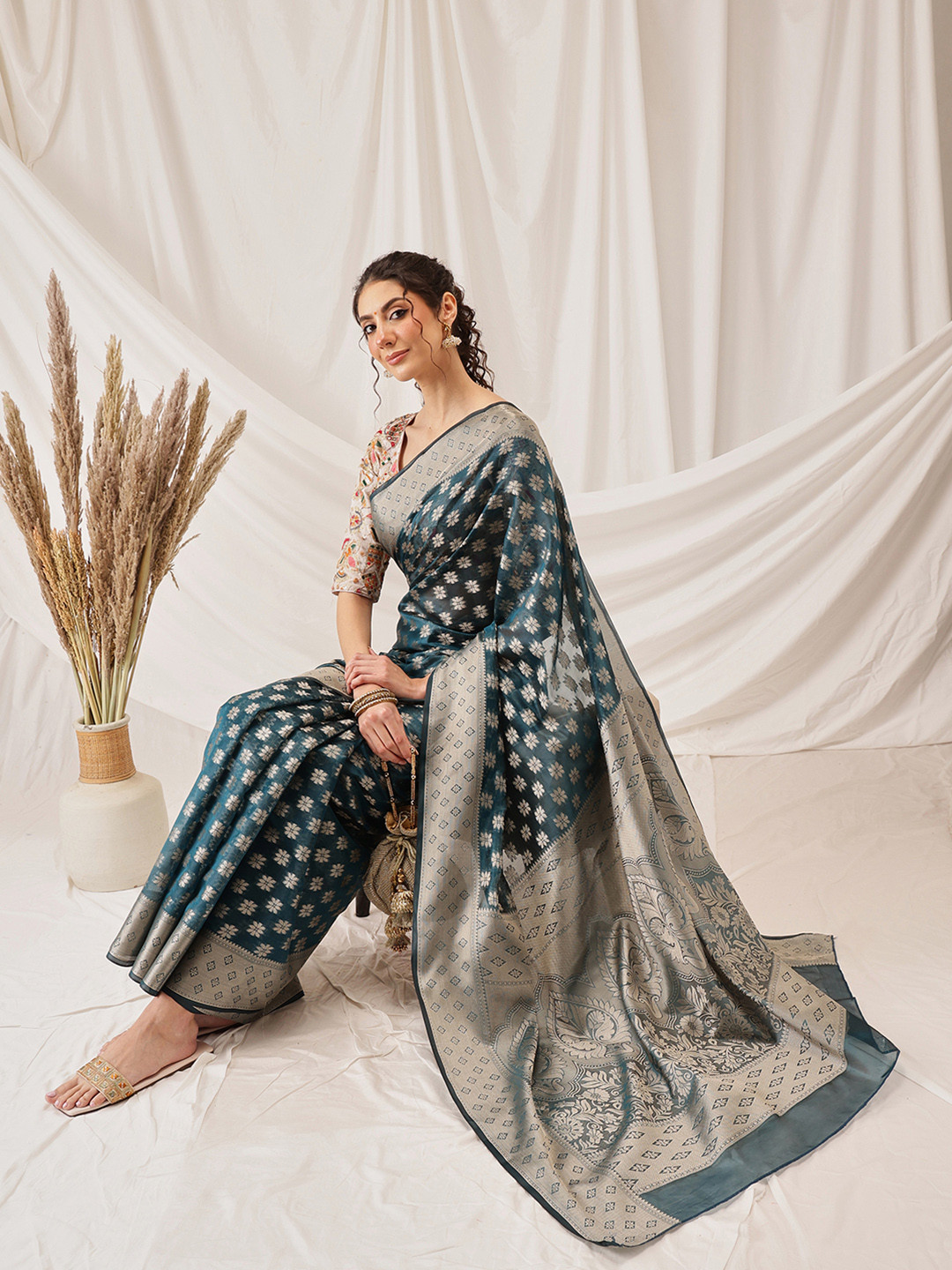 DIVASTRI Floral Banarasi Organza Soft Silk Teal Saree With Small Border