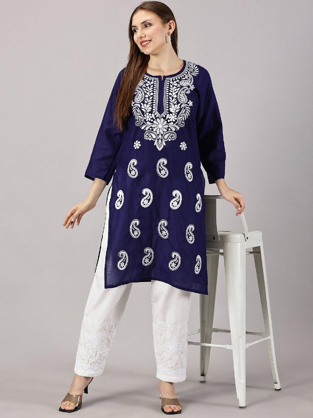Fashionable Chikan Handikraft Paisley Embroidered Thread Work Cotton Straight Kurta