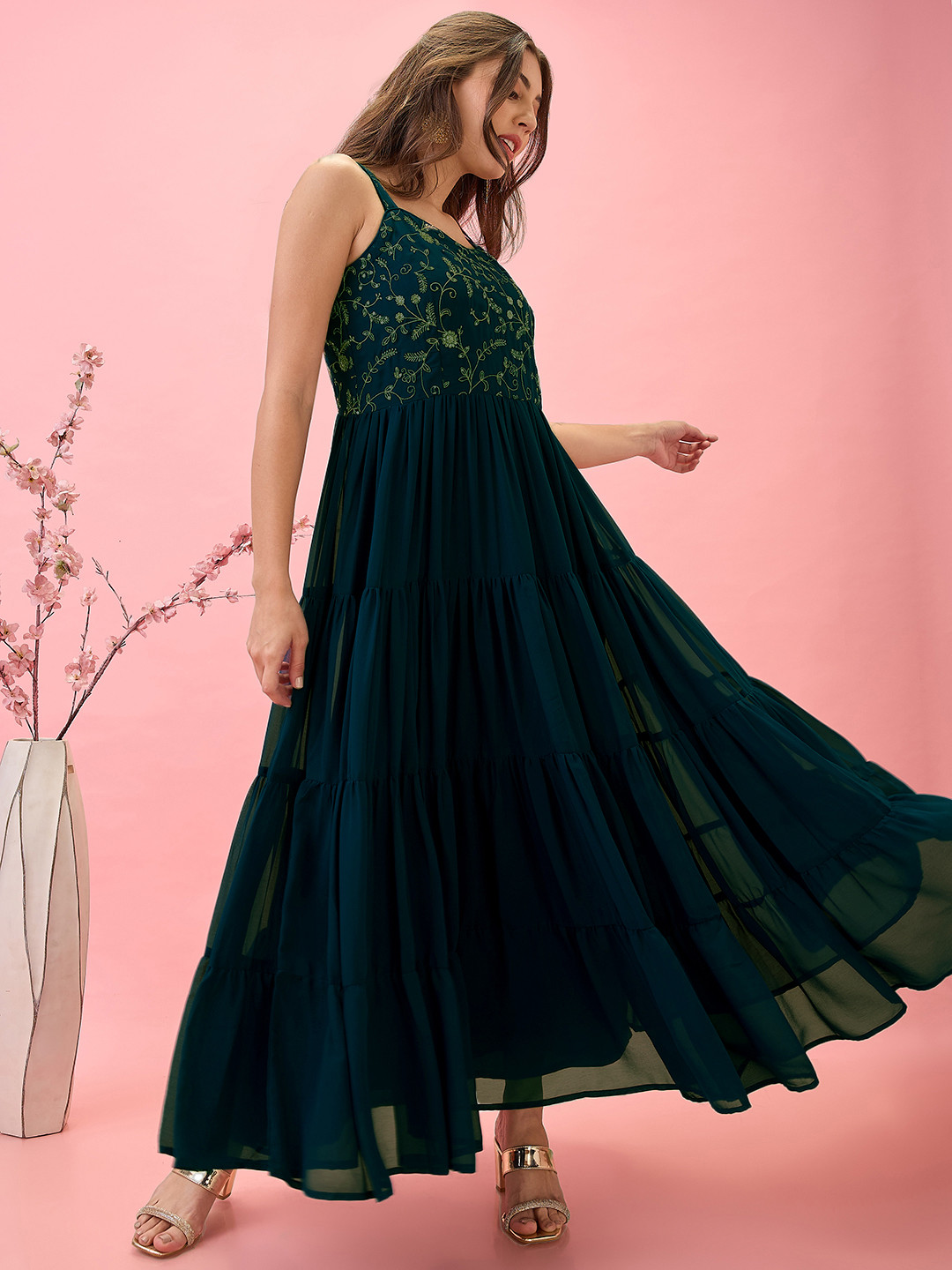 Globus Strappy Sleeves V-Neck Sequinned Floral Embroidered A-Line Tiered Maxi Dress