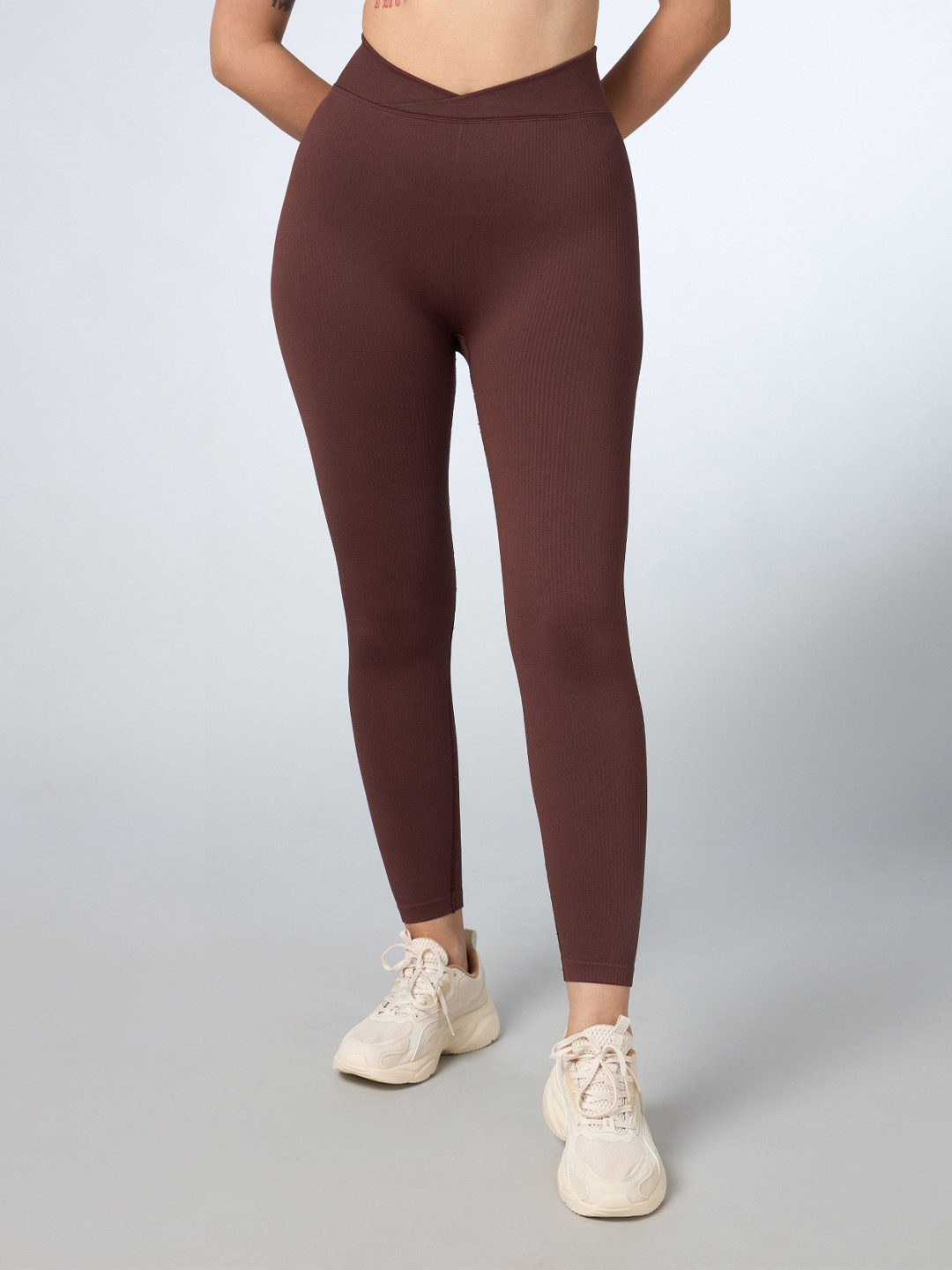 CULT Women Brown Cross Fit Seamless Tights