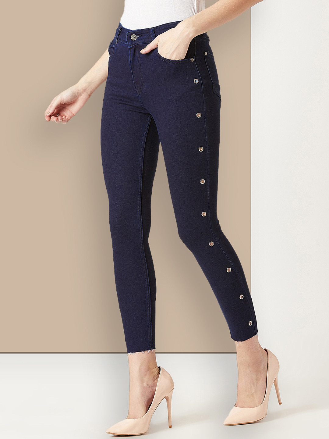 Chemistry Women Skinny Fit Mid Rise Eyelet Detailing Denim Stretchable Jeans