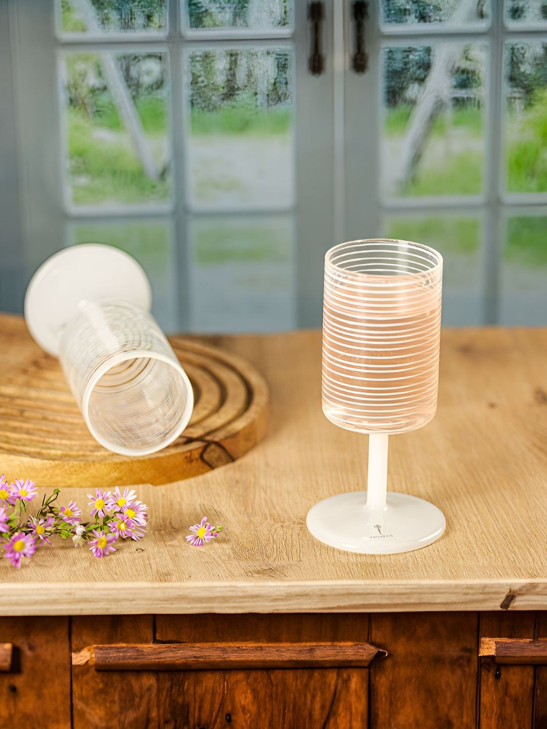 Troveas String Liner Wine Glass with White Stem, Set of 2, 140 ML