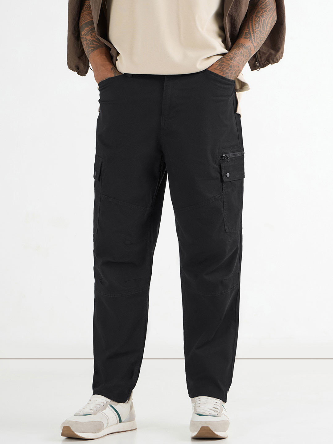 Bewakoof Men Jet Black Tapered Fit Cargo Pants
