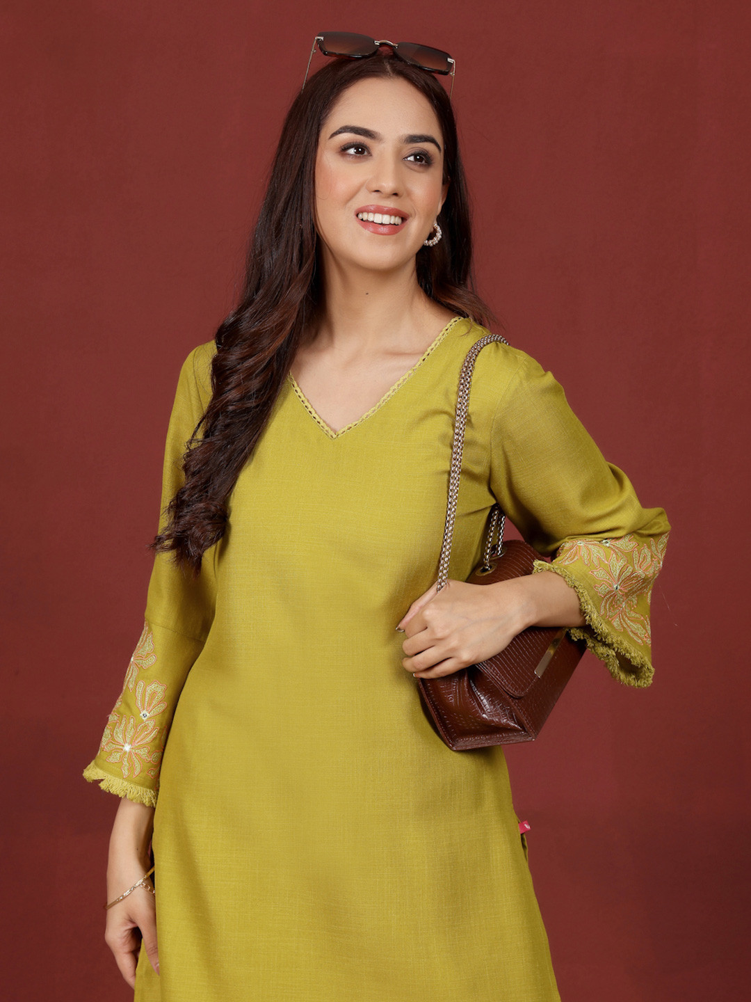 Varanga Floral Embroidered V-Neck Thread Work Straight Kurta With Trousers