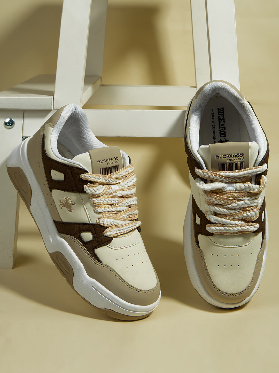 Buckaroo Men Colourblocked Round Toe Lightweight Sneakers