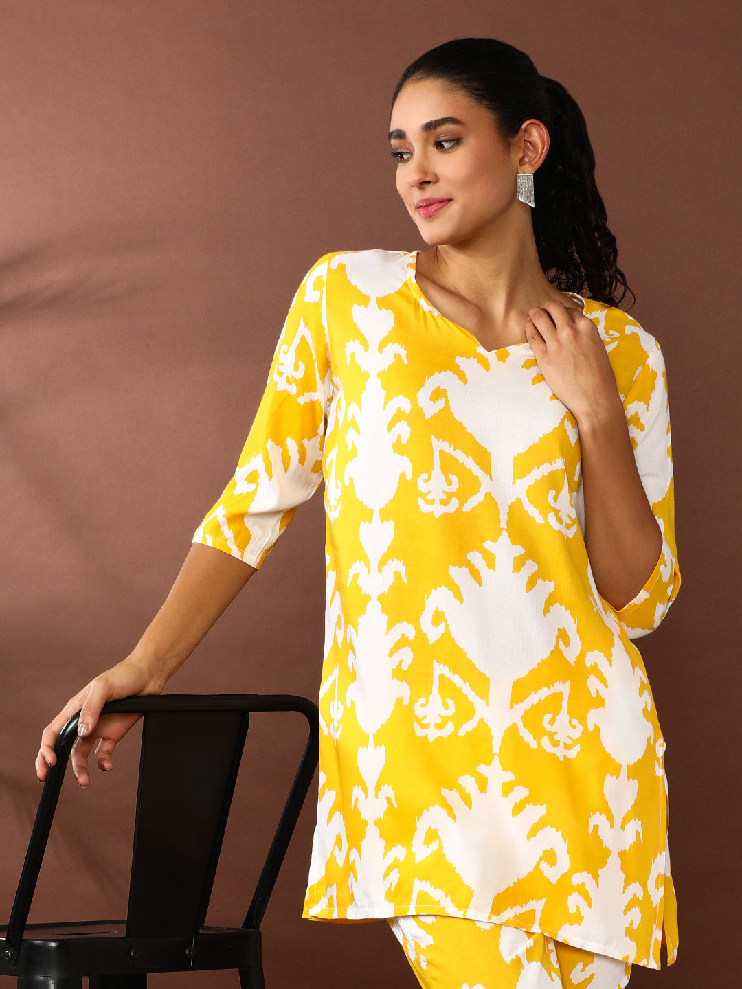 Jaipur Kurti Floral Printed V Neck Kurta With Trousers