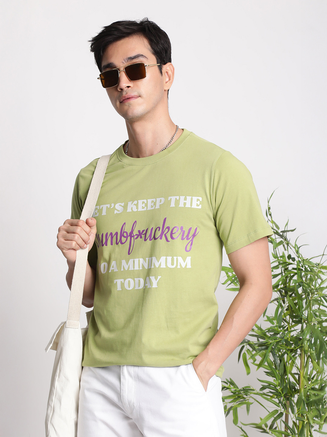 IVOC Men Green Typography Printed T-Dhirt