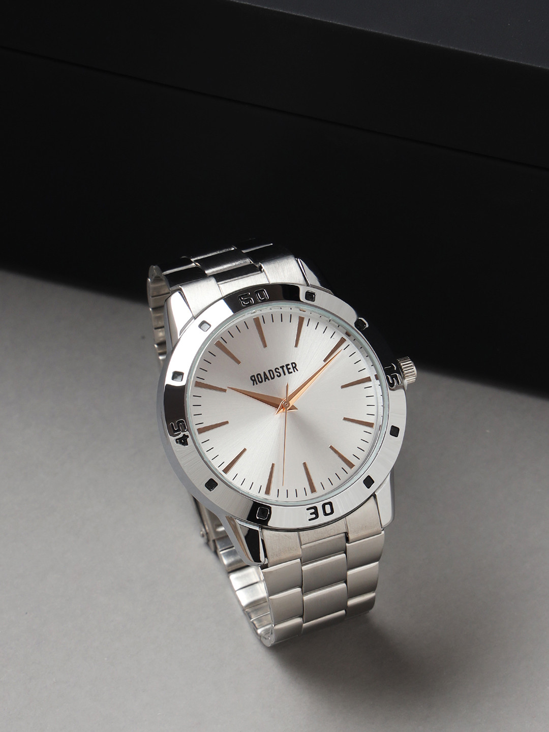 The Roadster Lifestyle Co Men Analogue Watch RD-AW21-9A