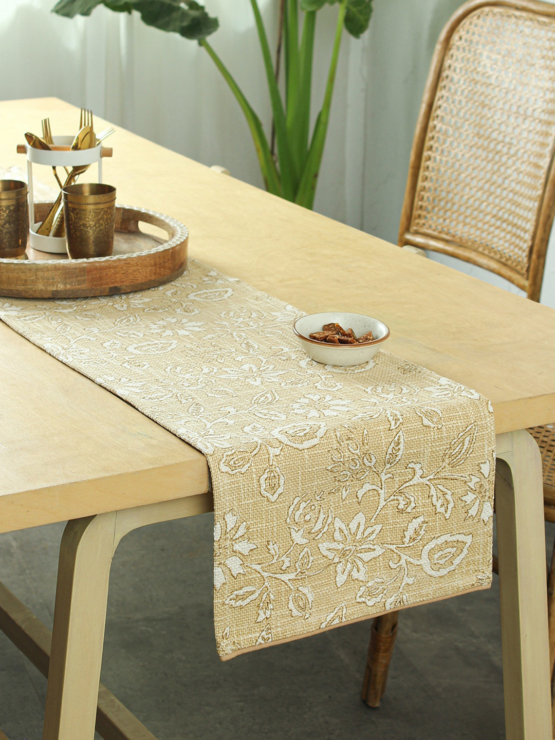 House This Yellow & White Botanical Garden Table Runner