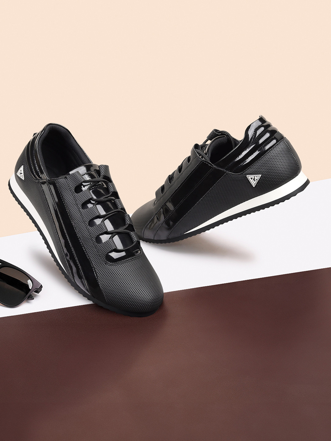 LOUIS STITCH Men Colourblocked Casual Sneaker With Auto Adjustable Elastic Laces